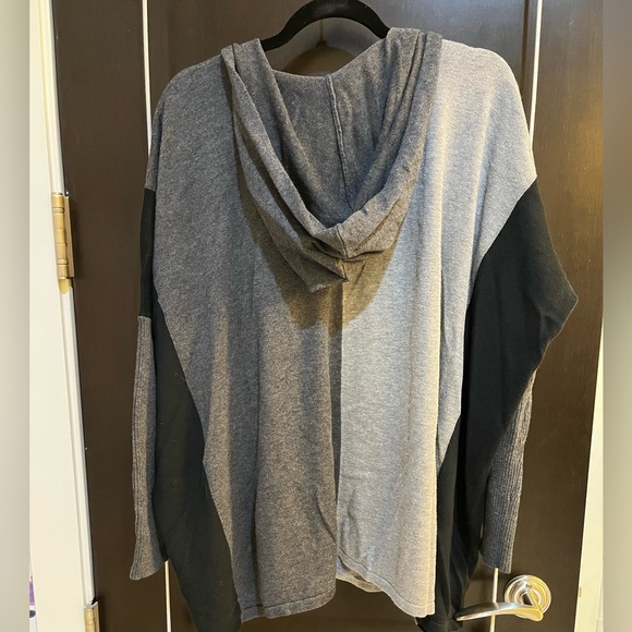 Cabi oversized sweater hoodie size L - Picture 3 of 4